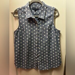 Tommy Hilfiger button down sleeveless top. Never worn. No tags. Perfect cond.